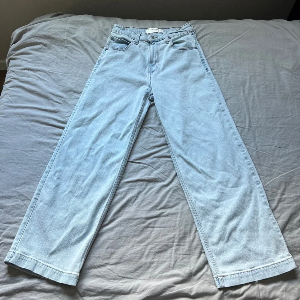 HOLLISTER Super Baggy Jeans Women's Size 30x32‎ Light Wash Denim Casino Graphic